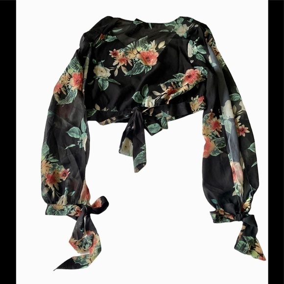 🆕Fashion Nova - Camilla top in black floral - Picture 5 of 6